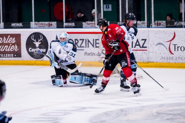 Photo hockey match Morzine-Avoriaz - Tours  le 02/12/2023