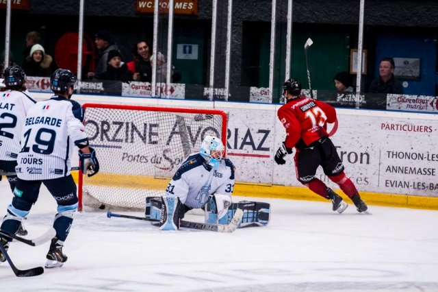 Photo hockey match Morzine-Avoriaz - Tours  le 02/12/2023