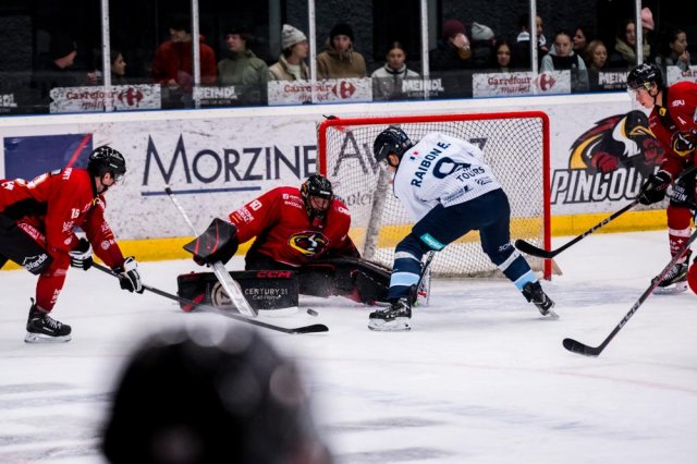 Photo hockey match Morzine-Avoriaz - Tours  le 02/12/2023