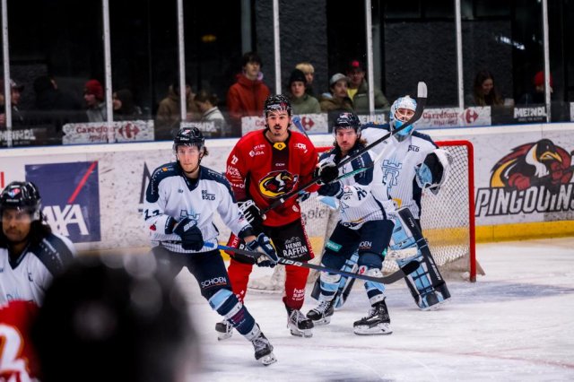 Photo hockey match Morzine-Avoriaz - Tours  le 02/12/2023