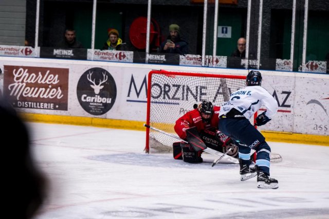 Photo hockey match Morzine-Avoriaz - Tours  le 02/12/2023