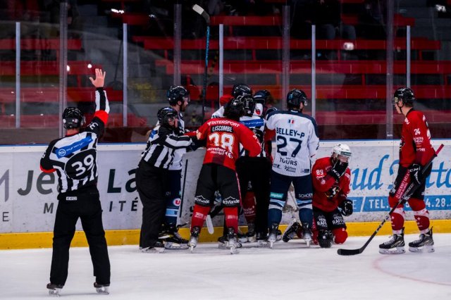 Photo hockey match Morzine-Avoriaz - Tours  le 02/12/2023