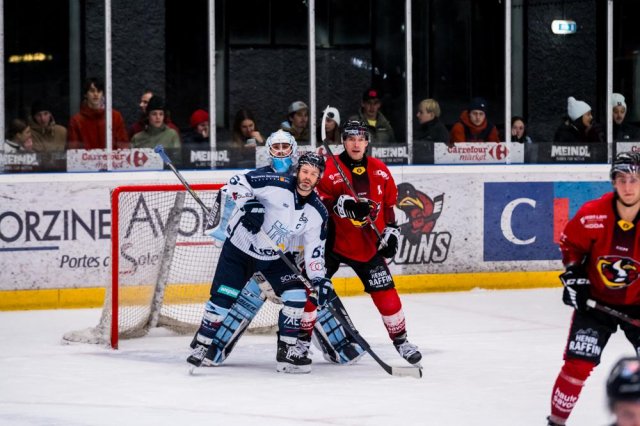 Photo hockey match Morzine-Avoriaz - Tours  le 02/12/2023