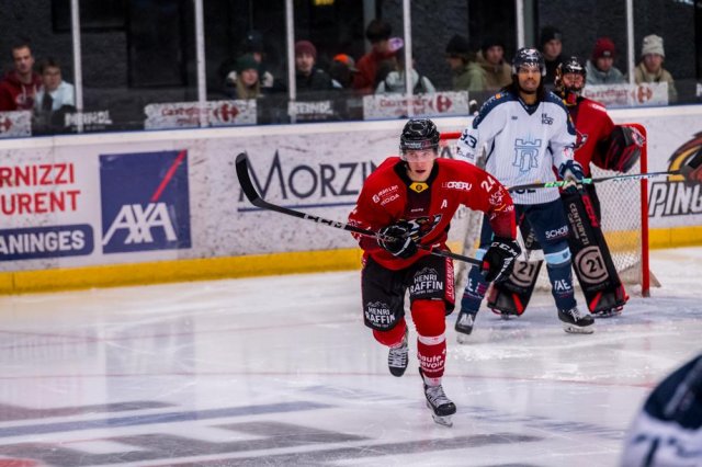 Photo hockey match Morzine-Avoriaz - Tours  le 02/12/2023