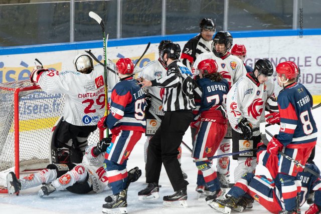 Photo hockey reportage PO U20 1/4 finale : Grenoble s'impose face à Amiens