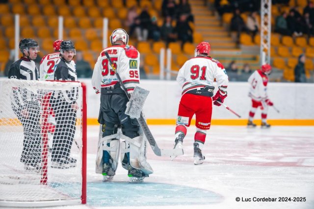 Photo hockey match Luxembourg - Courbevoie  le 30/11/2024