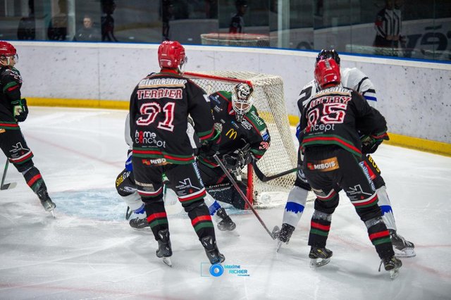 Photo hockey match Mont-Blanc - Courchevel-Méribel-Pralognan le 11/01/2025