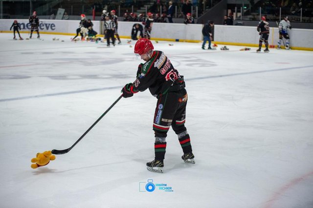 Photo hockey match Mont-Blanc - Courchevel-Méribel-Pralognan le 11/01/2025