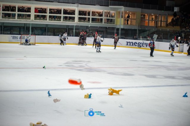 Photo hockey match Mont-Blanc - Courchevel-Méribel-Pralognan le 11/01/2025