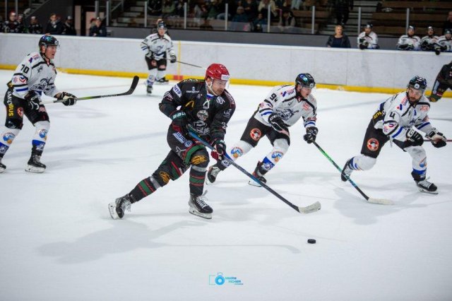 Photo hockey match Mont-Blanc - Courchevel-Méribel-Pralognan le 15/11/2025