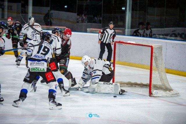 Photo hockey match Mont-Blanc - Courchevel-Méribel-Pralognan le 15/11/2025
