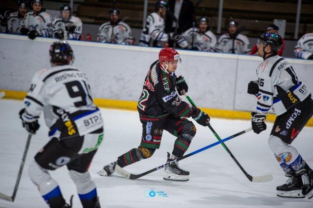 Photo hockey match Mont-Blanc - Courchevel-Méribel-Pralognan le 15/11/2025