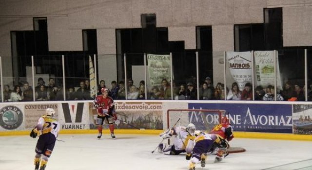 Photo hockey match Morzine-Avoriaz - Chamonix  le 29/12/2009