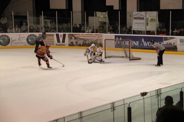 Photo hockey match Morzine-Avoriaz - Chamonix  le 29/12/2009
