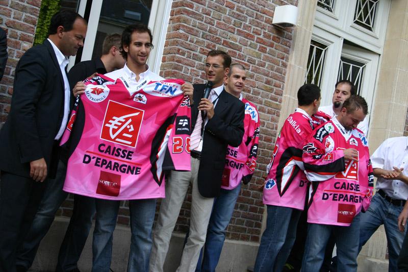 Amiens dévoile son nouveau maillot — Reportage