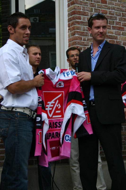Amiens dévoile son nouveau maillot — Reportage