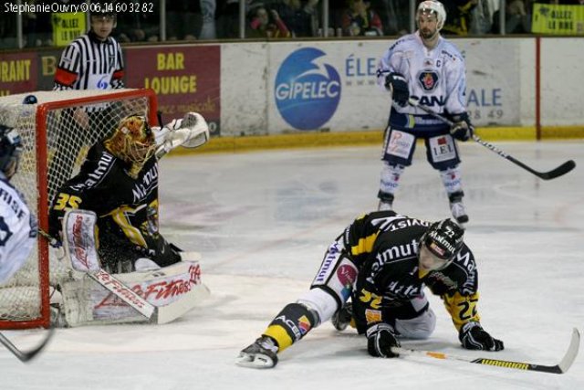 Photo hockey match Rouen - Angers  le 13/04/2010