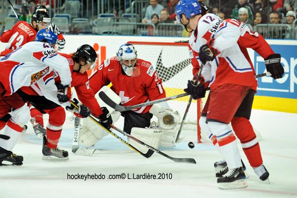 Hockey mondial 10: La Suisse invaincue — Reportage