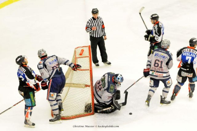 Photo hockey match Caen  - Grenoble  le 01/02/2011