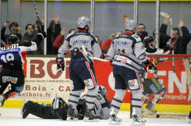 Photo hockey match Caen  - Grenoble  le 01/02/2011
