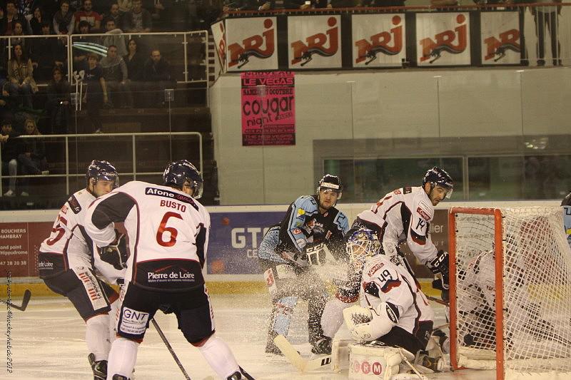 Tours  3 - 7 Angers 