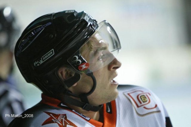 Photo hockey reportage Clermont fait de la résistance