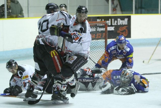 Photo hockey reportage Clermont fait de la résistance