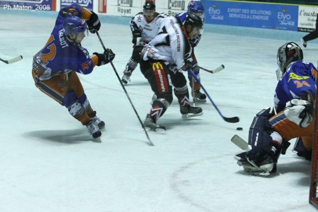 Photo hockey reportage Clermont fait de la résistance