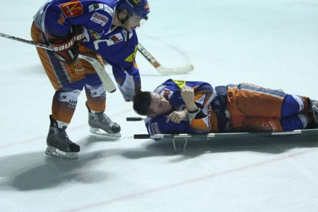Photo hockey reportage Clermont fait de la résistance