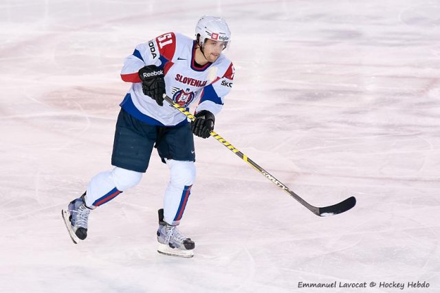 Photo hockey reportage EIHC : Slovénie-Lettonie  EN ATTENTE