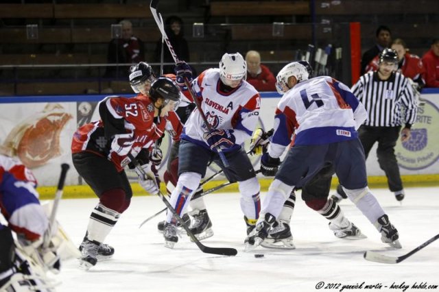 Photo hockey reportage EIHC : Slovénie-Lettonie  EN ATTENTE
