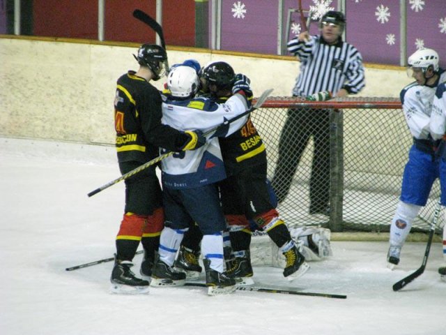 Photo hockey match Besançon - Luxembourg le 16/02/2013