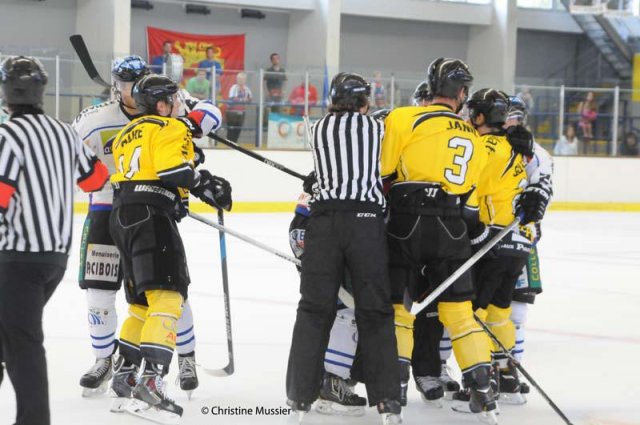Photo hockey reportage Les Dragons débutent bien