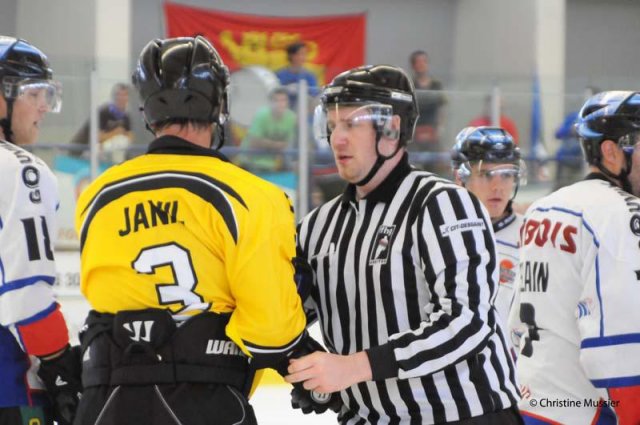 Photo hockey reportage Les Dragons débutent bien