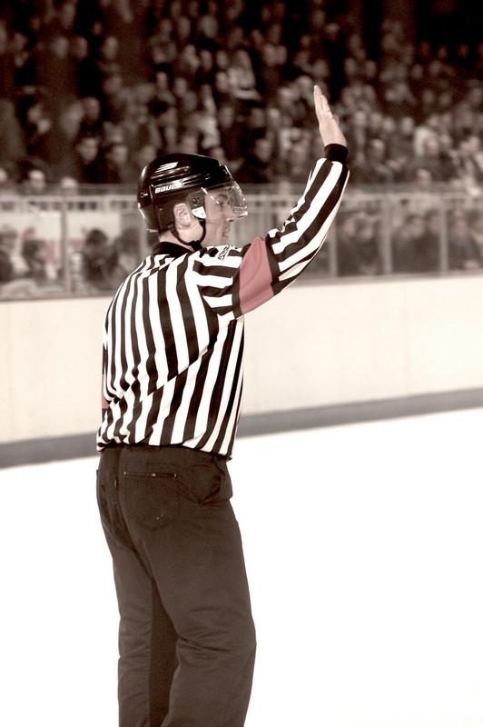 Photo hockey Arbitrage à quatre - Autour du hockey Photo hockey Arbitrage à quatre - Autour du hockey