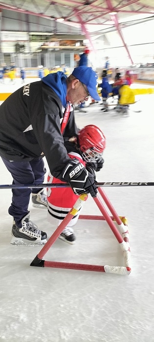 Photo hockey L. Bougro : « Ici, tout le monde tire à la même corde. » - Suisse - Divers Photo hockey L. Bougro : « Ici, tout le monde tire à la même corde. » - Suisse - Divers