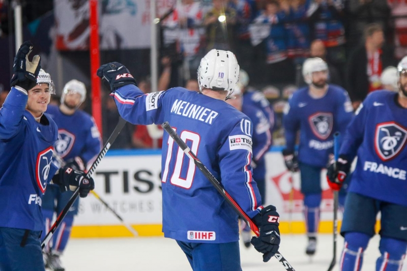 Photo hockey Laurent Meunier: Un homme dans un groupe - Suisse - National League : Fribourg (Fribourg-Gottéron) Photo hockey Laurent Meunier: Un homme dans un groupe - Suisse - National League : Fribourg (Fribourg-Gottéron)