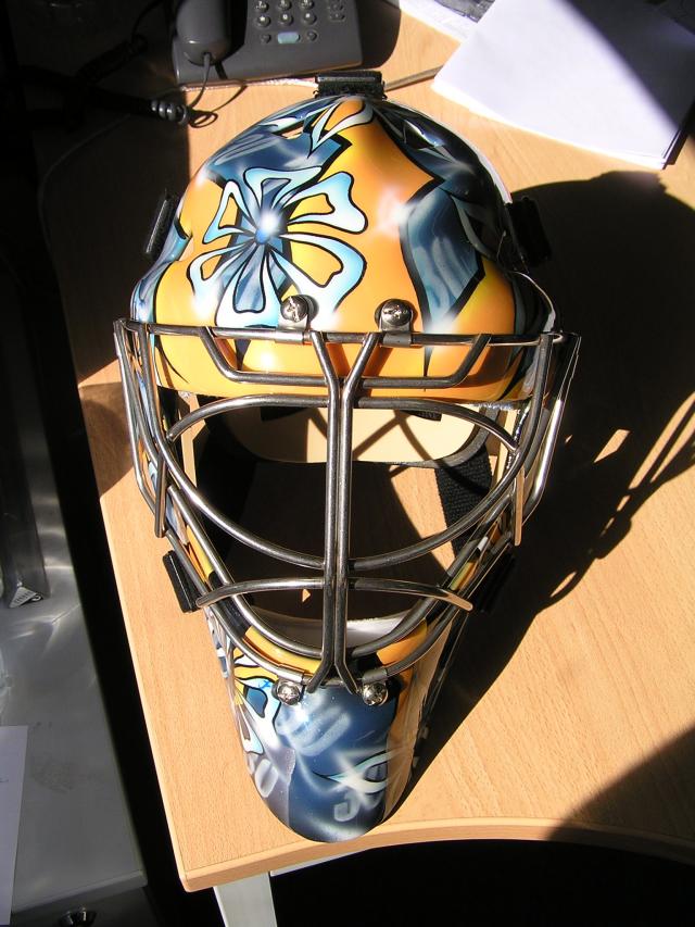 Photo hockey D1 : F. Agnel nous présente son masque - Division 1 : Montpellier  (Les Vipers)