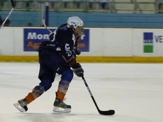Photo hockey D1 Vipers : Passage rapide à l