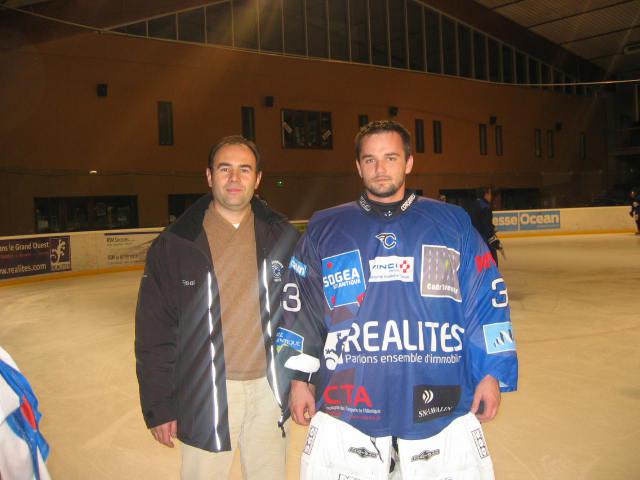 Photo hockey D2 : arrivée à Nantes - Division 2 : Nantes (Les Corsaires) Photo hockey D2 : arrivée à Nantes - Division 2 : Nantes (Les Corsaires)
