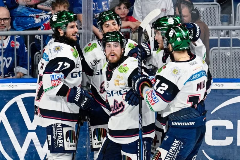 Photo hockey DEL : Le champion en titre frappe d Photo hockey DEL : Le champion en titre frappe d