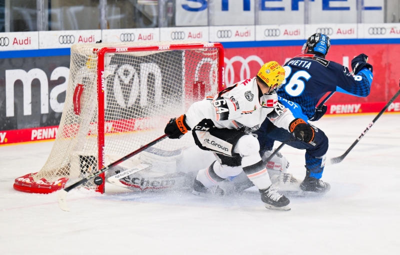 Photo hockey DEL : Les visiteurs sans gêne - Hockey en Europe