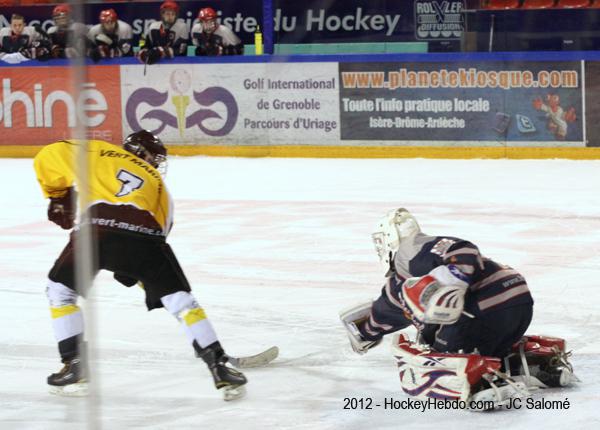 Photo hockey Grenoble : il reste mais arrive... - Ligue Magnus : Grenoble (Les Br没leurs de Loups) Photo hockey Grenoble : il reste mais arrive... - Ligue Magnus : Grenoble (Les Br没leurs de Loups)