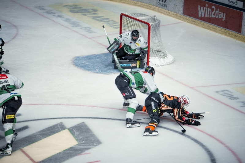 Photo hockey ICEHL : Ca remue en bas, le haut arrêté - Hockey en Europe