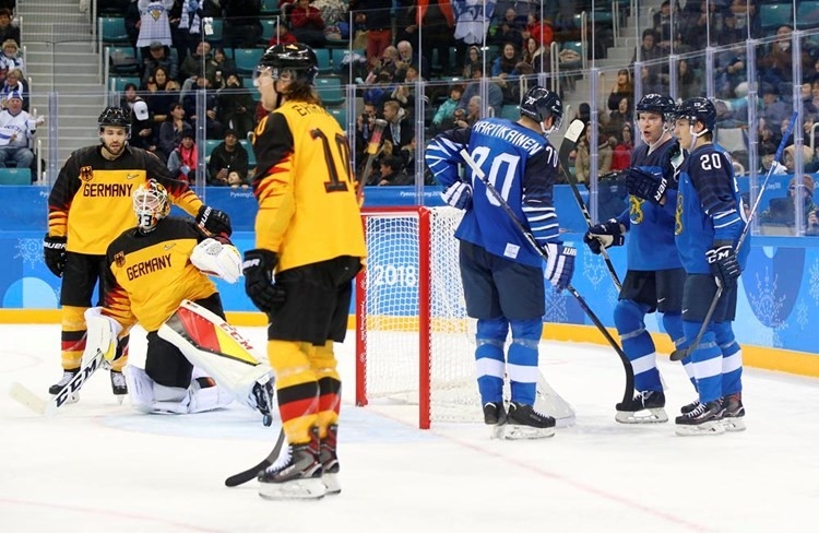 Photo hockey JO : Suédois et Finlandais sans soucis - Jeux olympiques Photo hockey JO : Suédois et Finlandais sans soucis - Jeux olympiques
