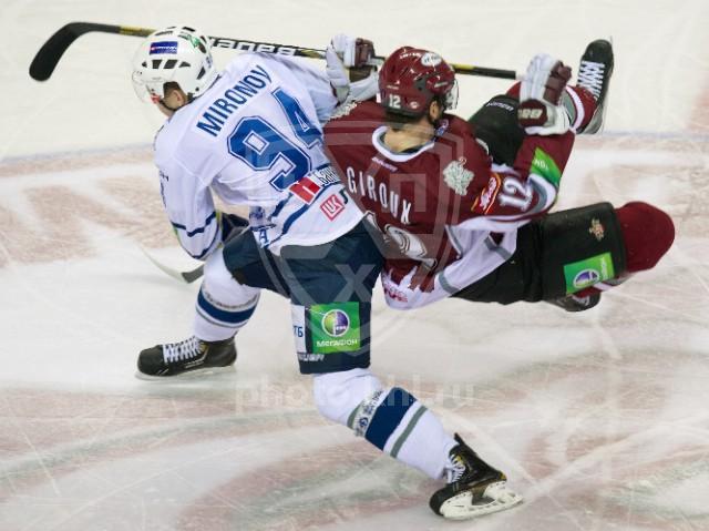 Photo hockey KHL : Avec fermeté - KHL - Kontinental Hockey League ARCHIVES Photo hockey KHL : Avec fermeté - KHL - Kontinental Hockey League ARCHIVES