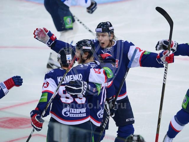 Photo hockey KHL : Certains se réveillent, d Photo hockey KHL : Certains se réveillent, d