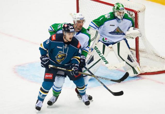 Photo hockey KHL : Combat acharné - KHL - Kontinental Hockey League Photo hockey KHL : Combat acharné - KHL - Kontinental Hockey League