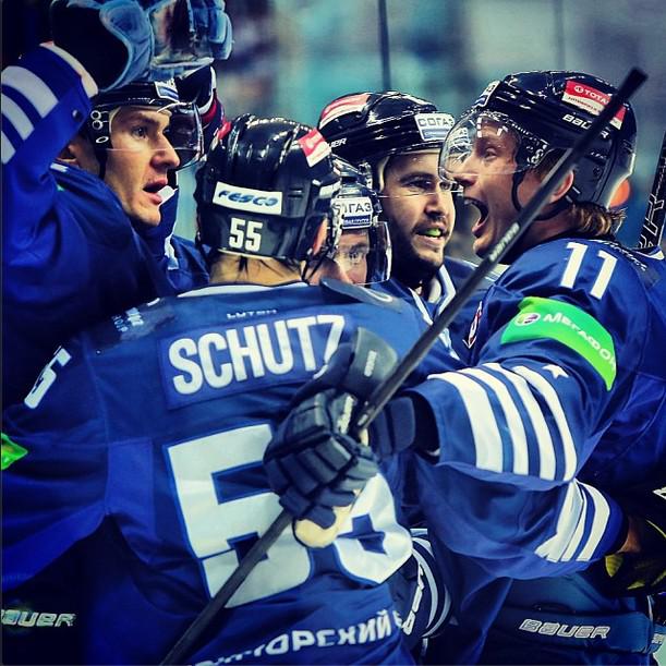 Photo hockey KHL : La panthère noyée par l Photo hockey KHL : La panthère noyée par l