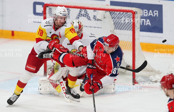 Photo hockey KHL : Le leader jeté à terre - KHL - Kontinental Hockey League